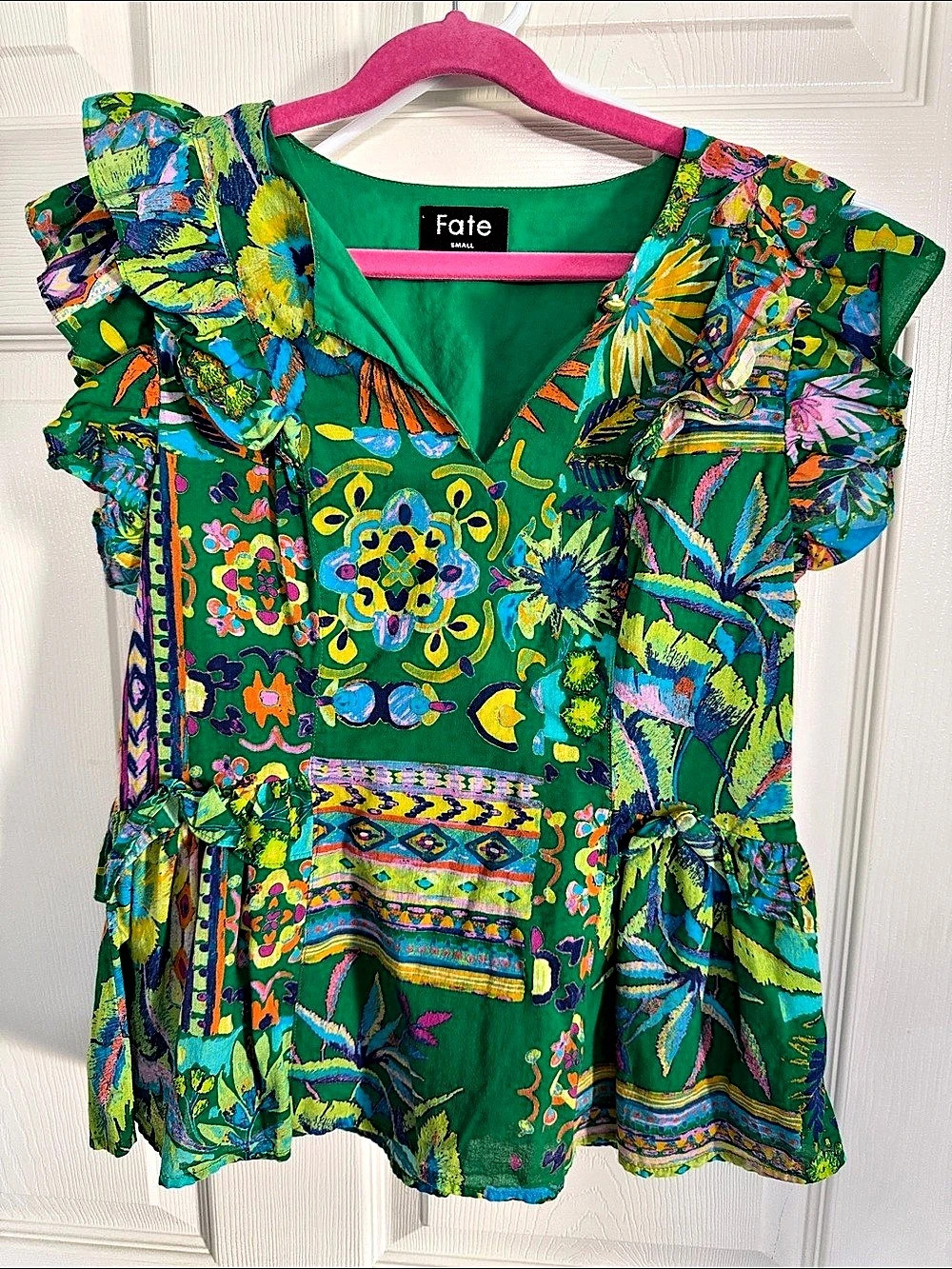 Fate Floral Blouse in Green & Multicolor Size Small Like New